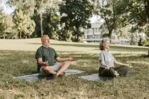 Les bienfaits de la méditation et de la relaxation pour les personnes âgées