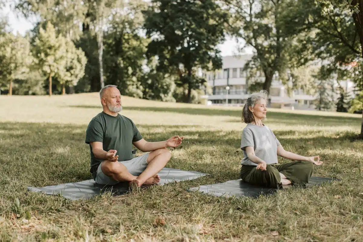 Les bienfaits de la méditation et de la relaxation pour les personnes âgées