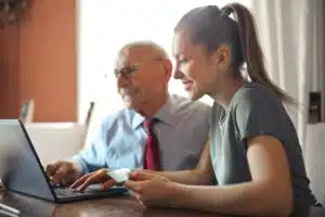 Comprendre les mécanismes des tutelles et curatelles pour les seniors dépendants