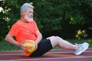 Les activités sportives idéales pour les seniors : restez en forme tout en vous amusant