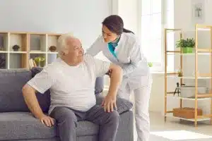 Comment trouver une aide à domicile pour la toilette des personnes âgées à Créteil ?